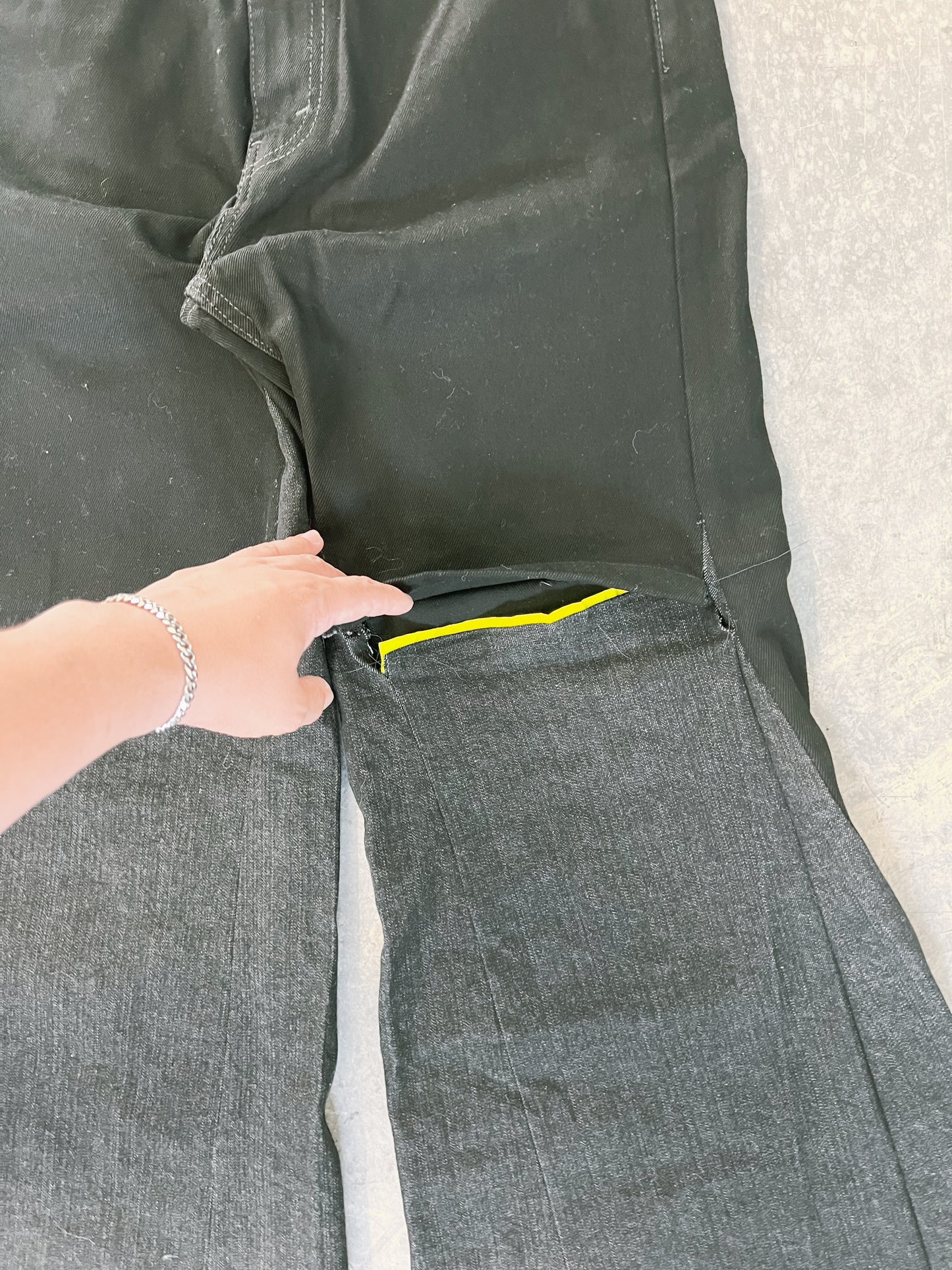 Knee peekers